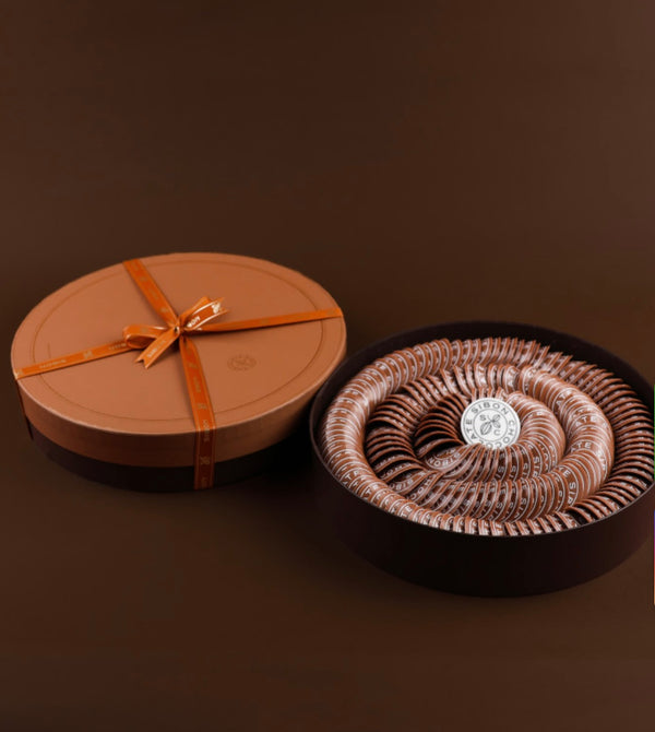 Chocolate Saddle Round Box 1 Kg